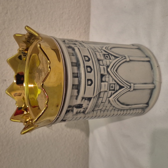 Disney Parks Cinderella Castle Candle Castle Garden Scented New 2022